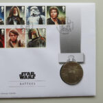 2015 First Day Medal Cover - Star Wars Battles Medallion PNC Cover - UK FDC Royal Mail Right